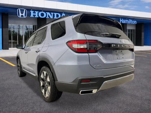 Sonic Gray Pearl 2026 Honda Pilot Touring 8-Passenger