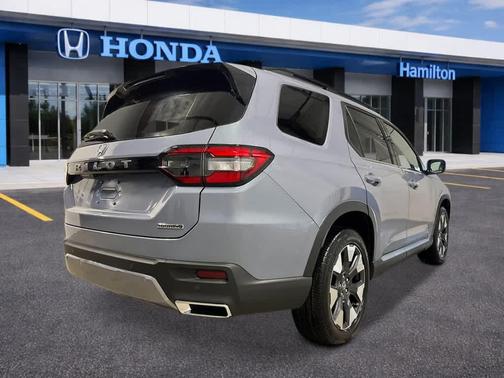 Sonic Gray Pearl 2026 Honda Pilot Touring 8-Passenger