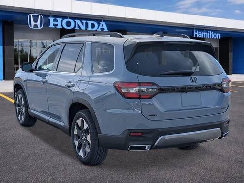 Sonic Gray Pearl 2026 Honda Pilot Touring 8-Passenger