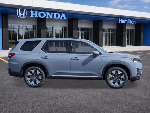 Sonic Gray Pearl 2026 Honda Pilot Touring 8-Passenger