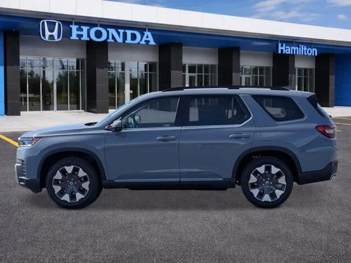 Sonic Gray Pearl 2026 Honda Pilot Touring 8-Passenger