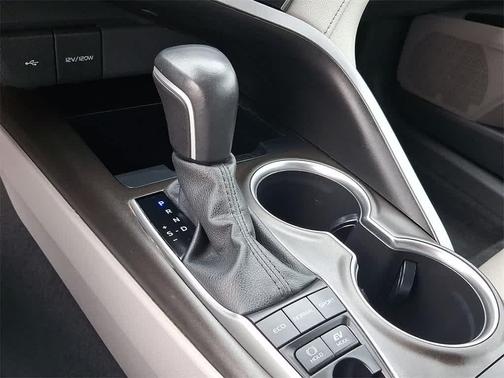 2021 Toyota Camry Hybrid XLE