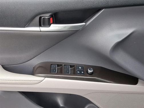 2021 Toyota Camry Hybrid XLE