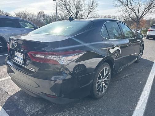 2021 Toyota Camry Hybrid XLE