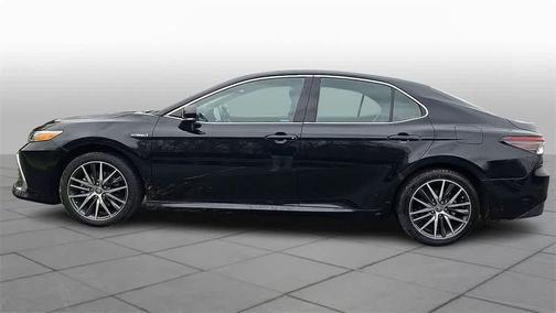 2021 Toyota Camry Hybrid XLE