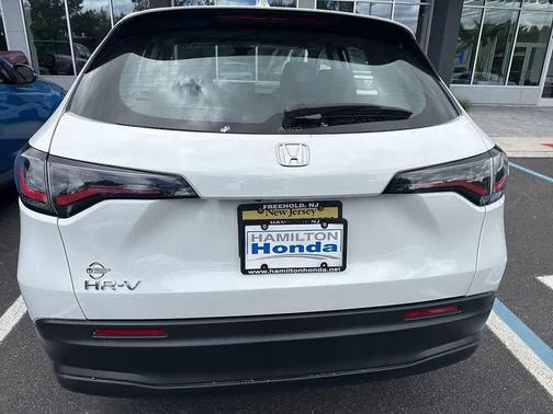 Platinum White Pearl 2023 Honda HR-V LX