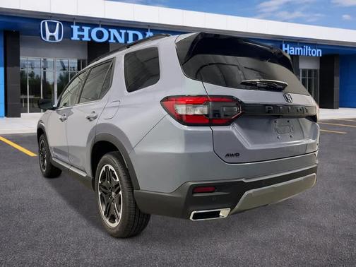 Sonic Gray Pearl 2026 Honda Pilot Touring 8-Passenger
