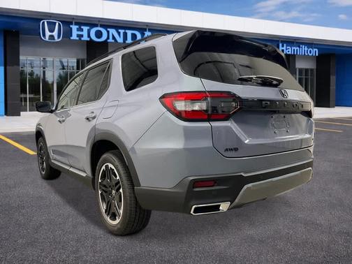 Sonic Gray Pearl 2026 Honda Pilot Touring 8-Passenger