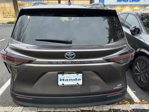 2024 Toyota Sienna LE