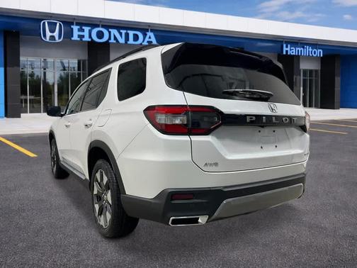 Platinum White Pearl 2026 Honda Pilot Touring 8-Passenger