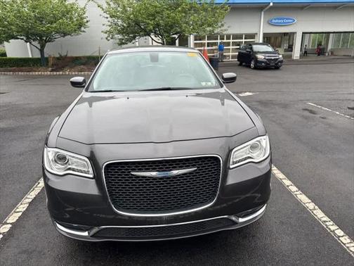 2017 Chrysler 300 Limited