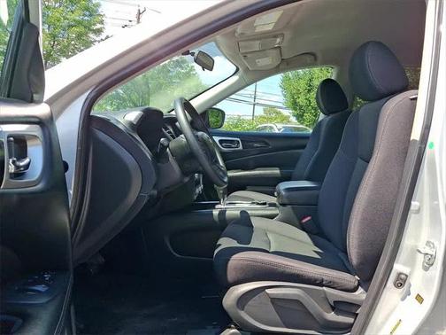 2019 Nissan Pathfinder S