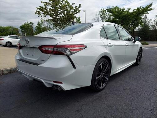 Photo 4 of 30 of 2019 Toyota Camry XSE