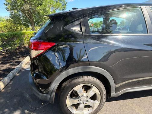 Crystal Black Pearl 2019 Honda HR-V LX