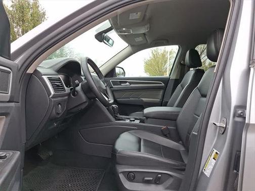 2022 Volkswagen Atlas 3.6L SE w/Technology