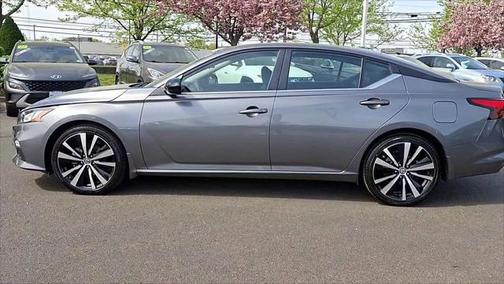 2022 Nissan Altima SR FWD