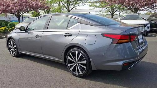 2022 Nissan Altima SR FWD