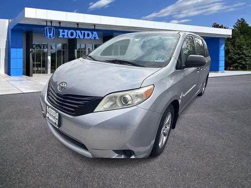 Silver Sky Metallic 2013 Toyota Sienna SE