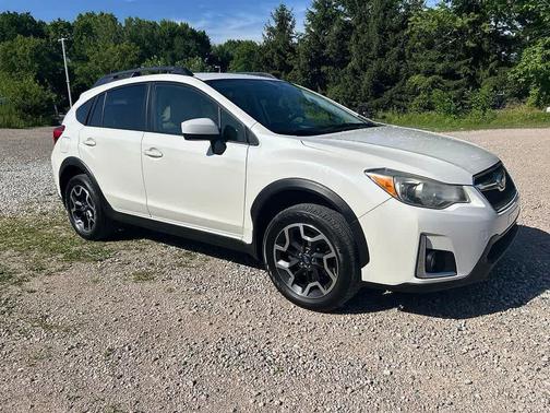 Crystal White Pearl 2016 Subaru Crosstrek 2.0i Premium