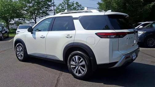 2023 Nissan Pathfinder SL 4WD