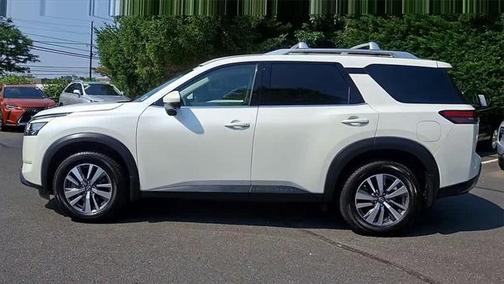 2023 Nissan Pathfinder SL 4WD