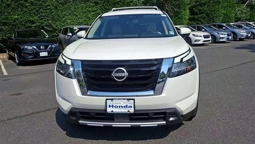 2023 Nissan Pathfinder SL 4WD