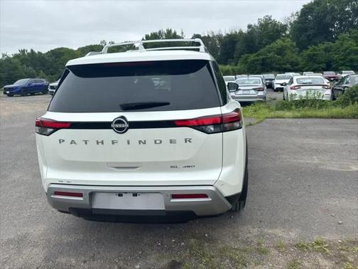 2023 Nissan Pathfinder SL 4WD