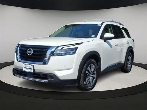 2023 Nissan Pathfinder SL 4WD
