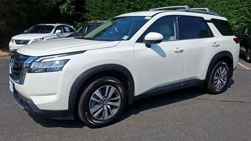 2023 Nissan Pathfinder SL 4WD