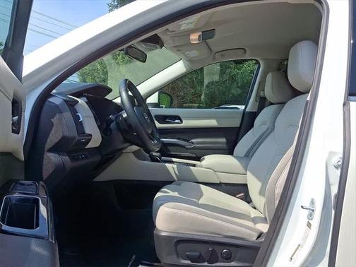 2023 Nissan Pathfinder SL 4WD