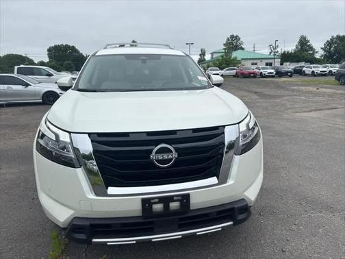 2023 Nissan Pathfinder SL 4WD