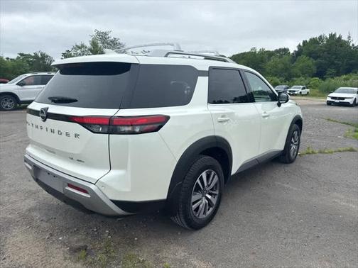 2023 Nissan Pathfinder SL 4WD