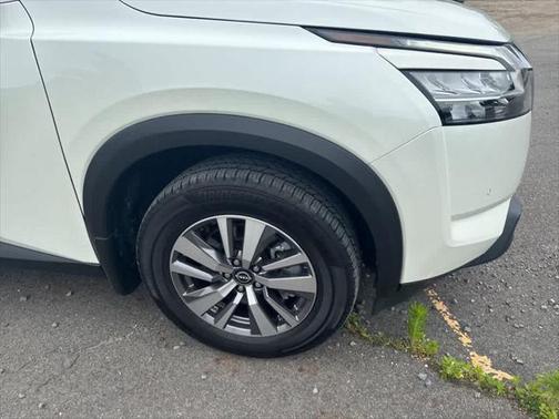 2023 Nissan Pathfinder SL 4WD