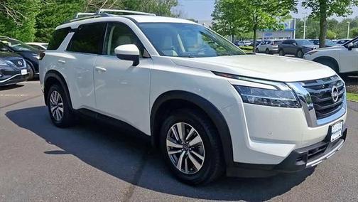 2023 Nissan Pathfinder SL 4WD