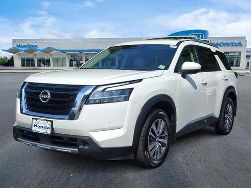 2023 Nissan Pathfinder SL 4WD