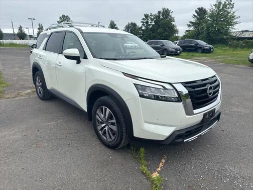 2023 Nissan Pathfinder SL 4WD
