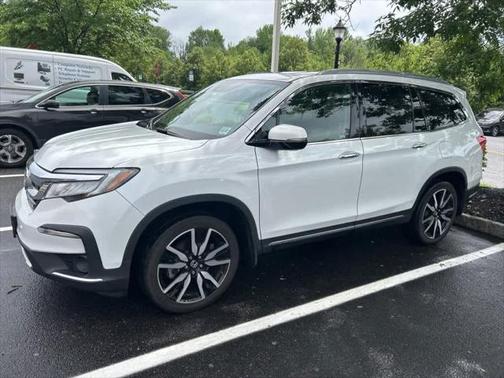 2022 Honda Pilot Touring 8-Passenger