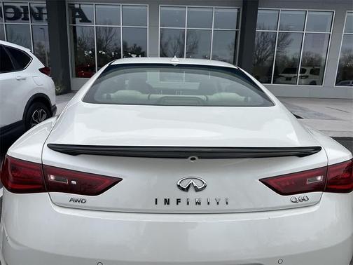2022 INFINITI Q60 LUXE AWD