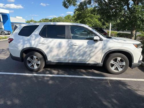 Platinum White Pearl 2023 Honda Pilot AWD EX-L 7 Passenger