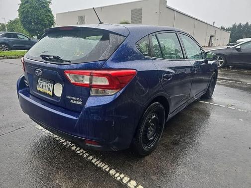 Lapis Blue Pearl 2017 Subaru Impreza 2.0i