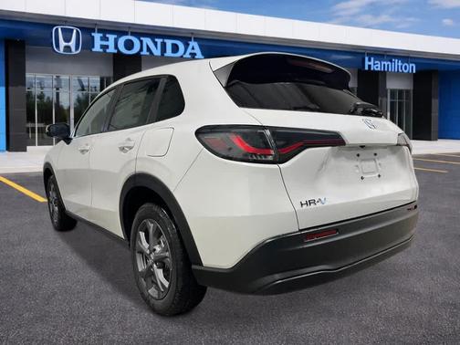 Platinum White Pearl 2026 Honda HR-V LX