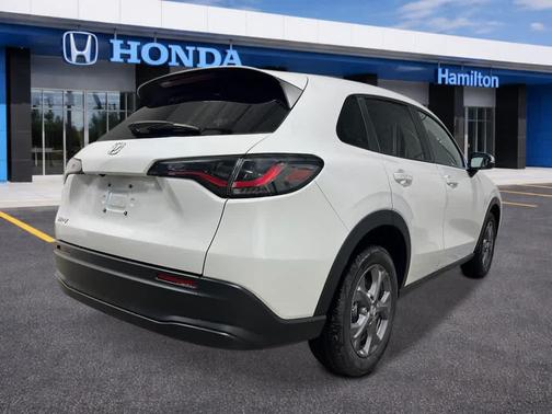 Platinum White Pearl 2026 Honda HR-V LX