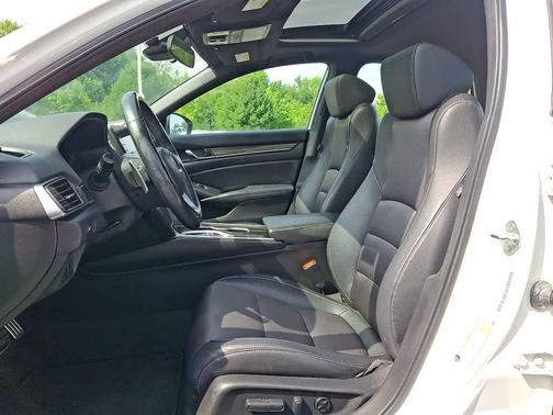Platinum White Pearl 2019 Honda Accord Sport 2.0T