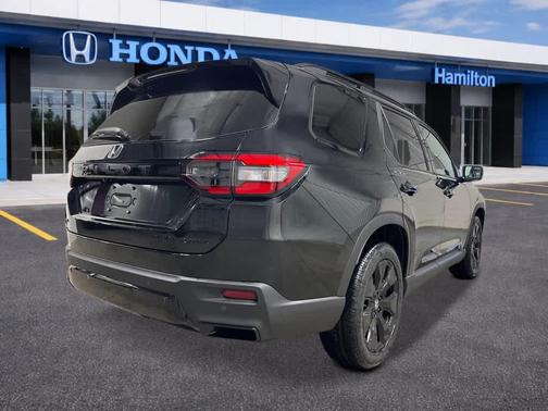 Crystal Black Pearl 2026 Honda Pilot Black Edition