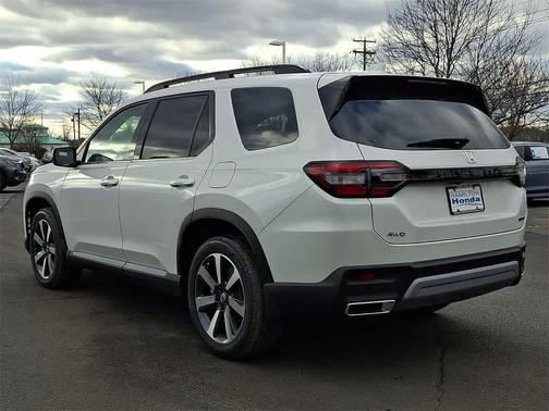 2025 Honda Pilot Touring 8-Passenger