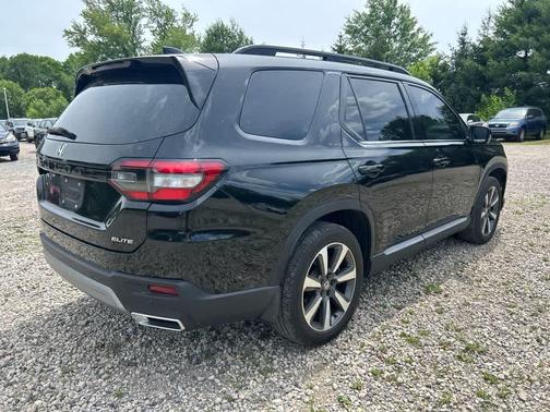 Crystal Black Pearl 2023 Honda Pilot AWD Elite
