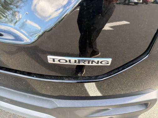 Crystal Black Pearl 2023 Honda Pilot Touring 8-Passenger