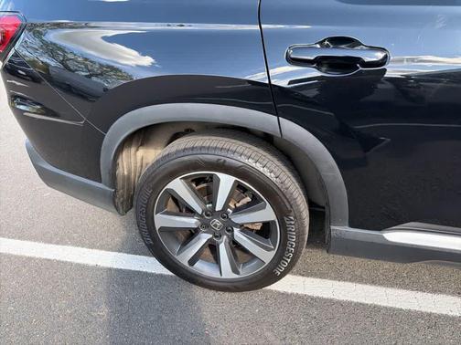 Crystal Black Pearl 2023 Honda Pilot Touring 8-Passenger