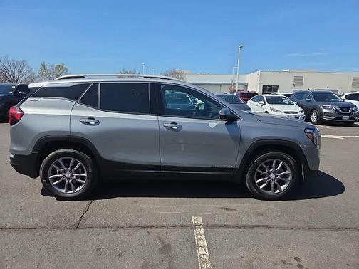 Sterling Metallic 2023 GMC Terrain SLT