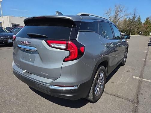 Sterling Metallic 2023 GMC Terrain SLT